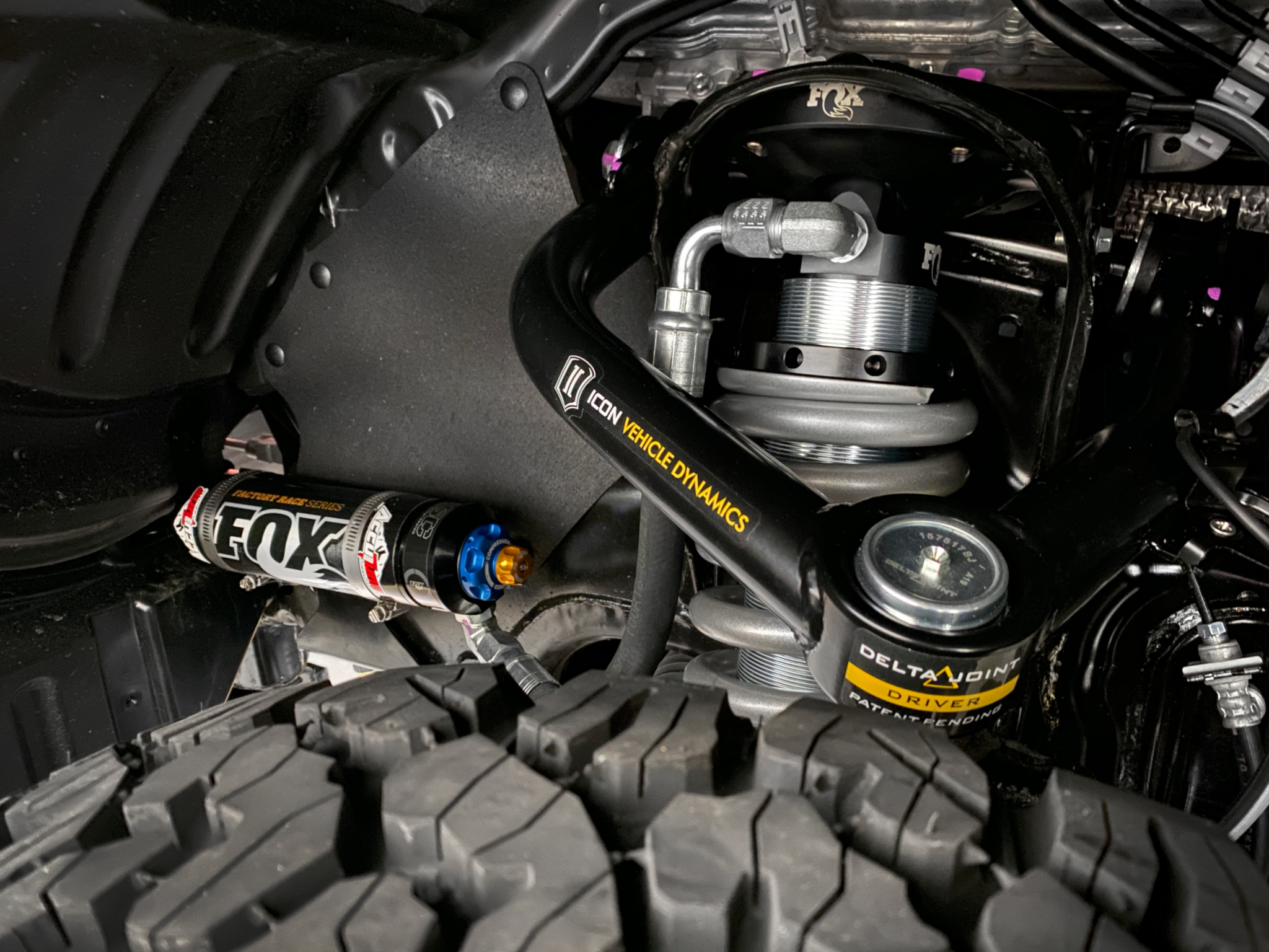 Fox Shock Kit 0721 Toyota Tundra w/ UCA, Front Coilover, 2.5 Series